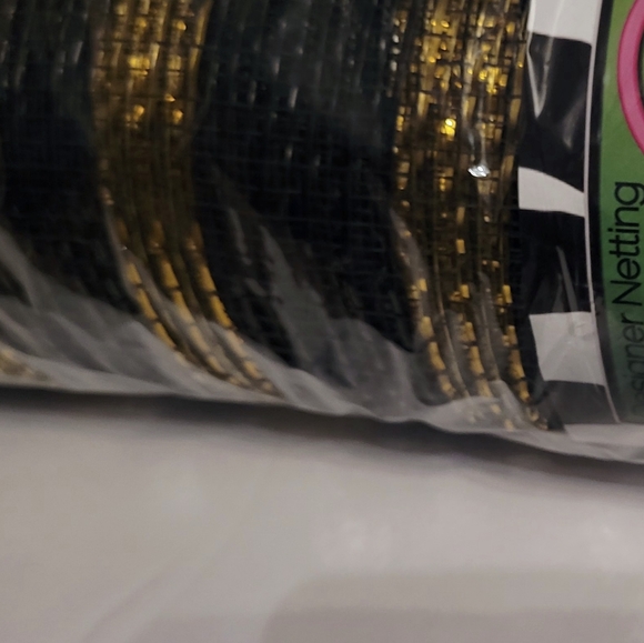 Decorative Trim Netting Black & Gold 21" x 10 Yards - Picture 7 of 7